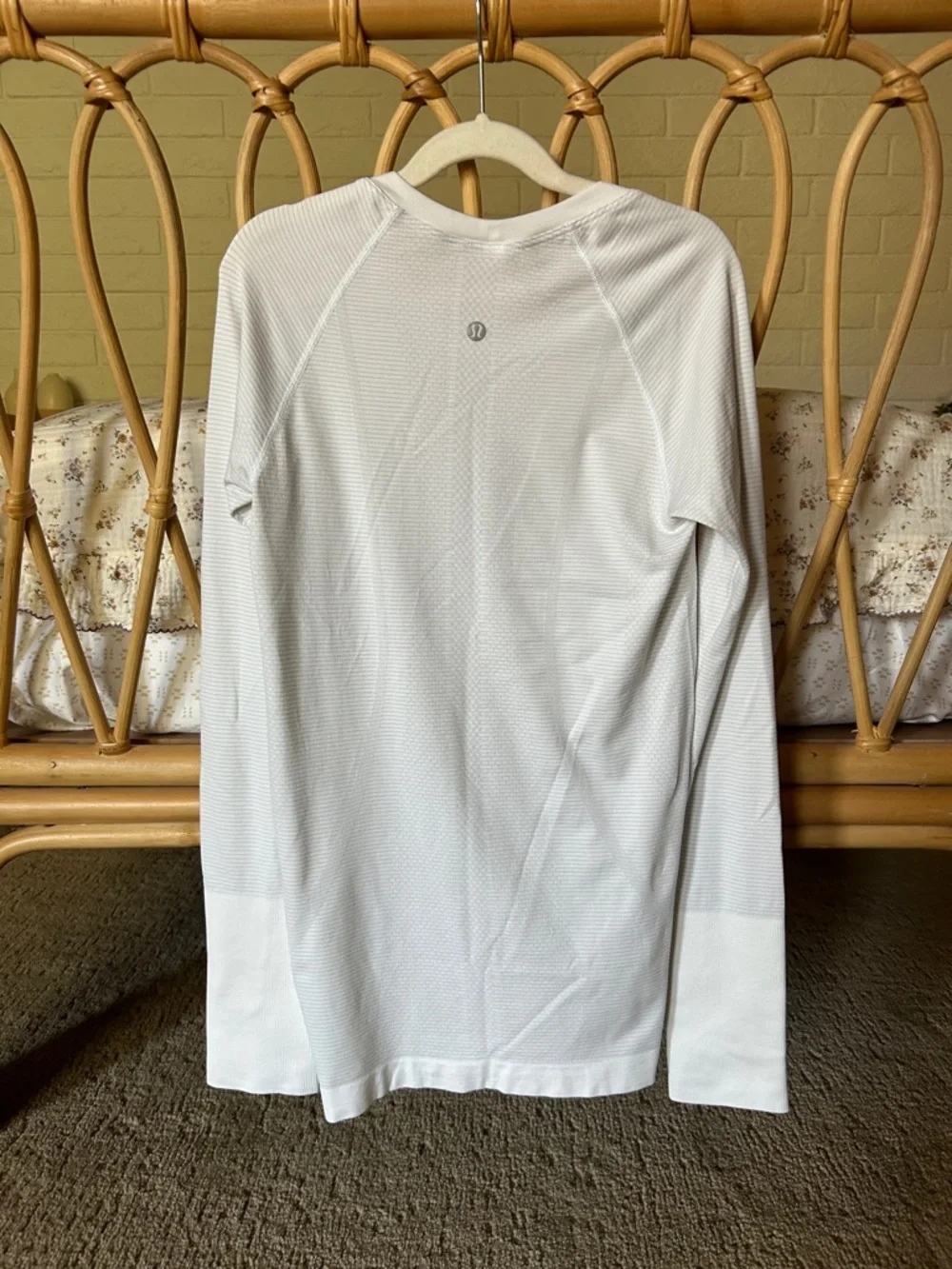 Women’s Lululemon White Swiftly Tech Long Sleeve Top